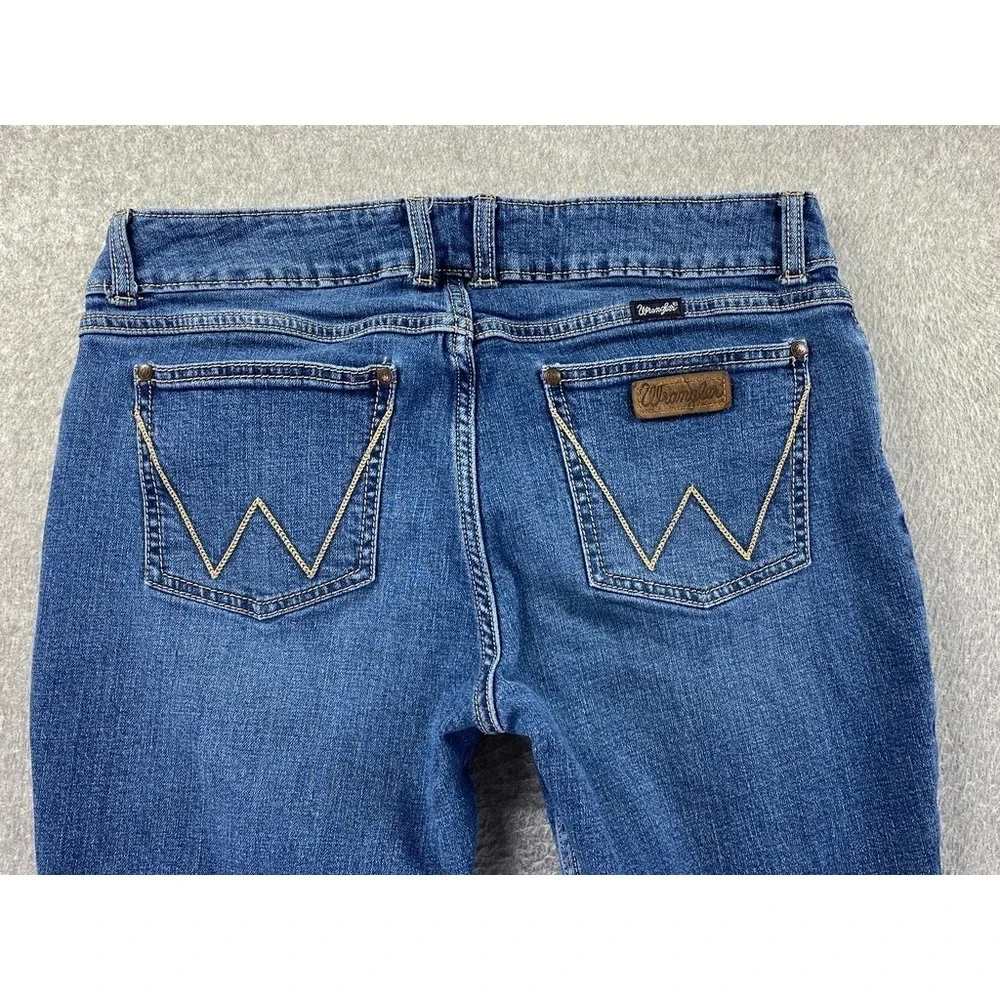 Wrangler Women's Size 35 X 30.5 Mid‎ Rise Flare Leg Blue Denim Jeans